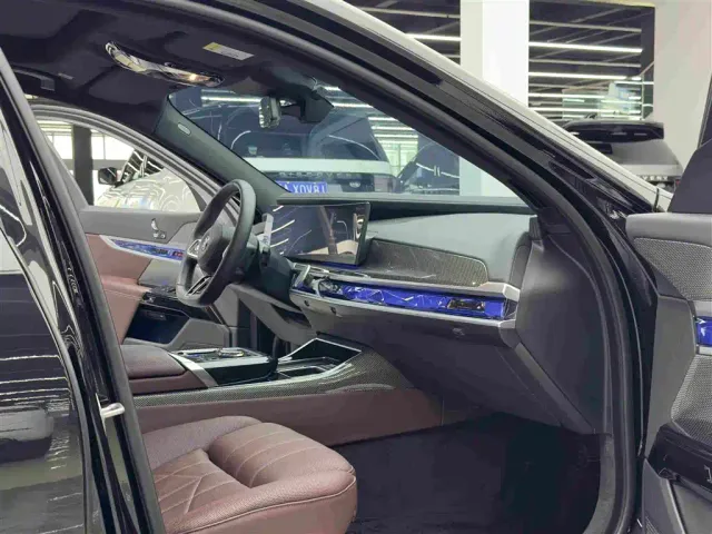 BMW i7 — Фото автомобиля 9