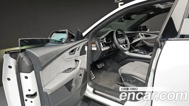 Audi Q8 55 TFSI quattro Premium — Фото автомобиля 11