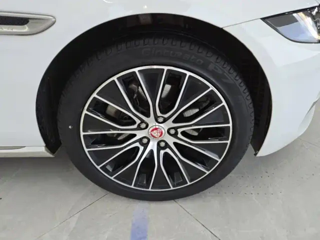 Jaguar XEL — Фото автомобиля 6