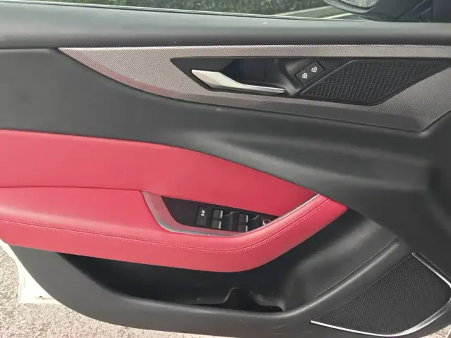 Jaguar XEL — Фото автомобиля 7