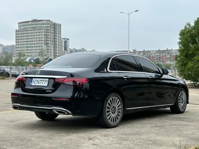 Mercedes-Benz E-Class — Фото автомобиля 12
