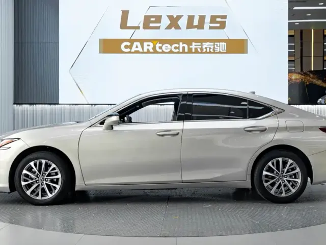 Lexus ES — Фото автомобиля 3