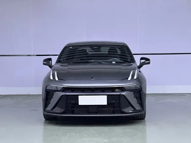 Lynk & Co 03 — Фото автомобиля 2