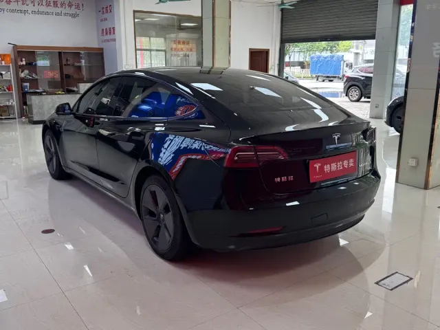 Tesla Model 3 — Фото автомобиля 8