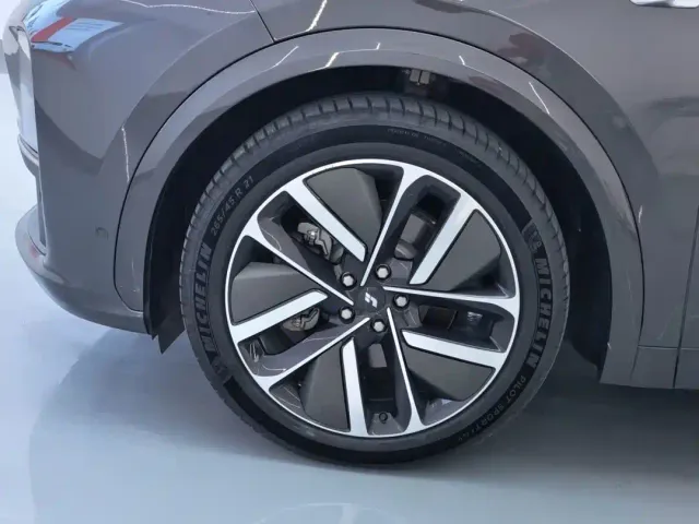 Li Auto L7 — Фото автомобиля 7