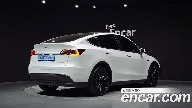 Tesla Model Y — Фото автомобиля 2