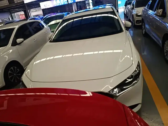 Mazda Axela — Фото автомобиля 2