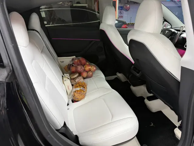 Tesla Model Y — Фото автомобиля 12