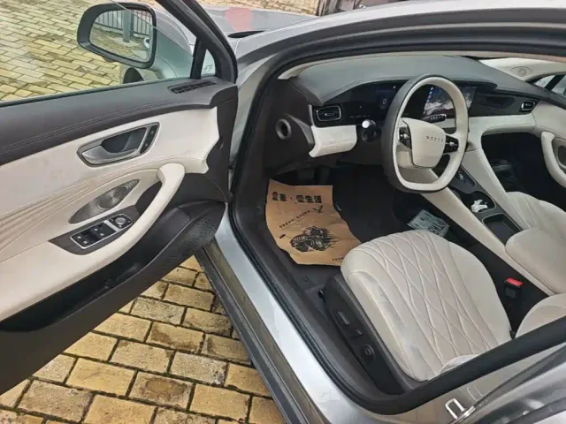 Roewe D7 — Фото автомобиля 15
