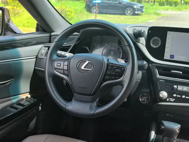 Lexus ES — Фото автомобиля 10