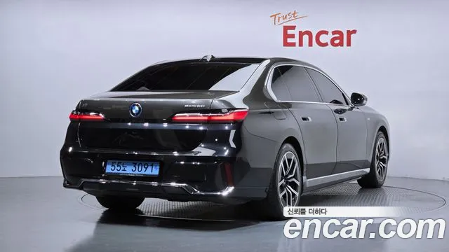 BMW i7 — Фото автомобиля 2
