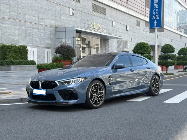 Фотография автомобиля — BMW M8