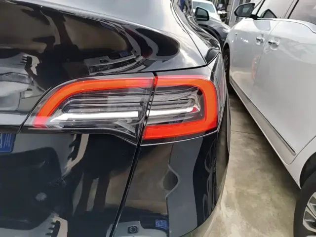 Tesla Model Y — Фото автомобиля 7