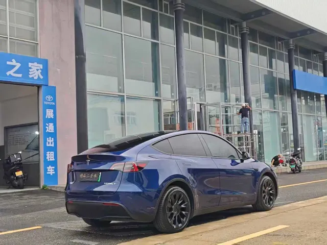 Tesla Model Y — Фото автомобиля 9