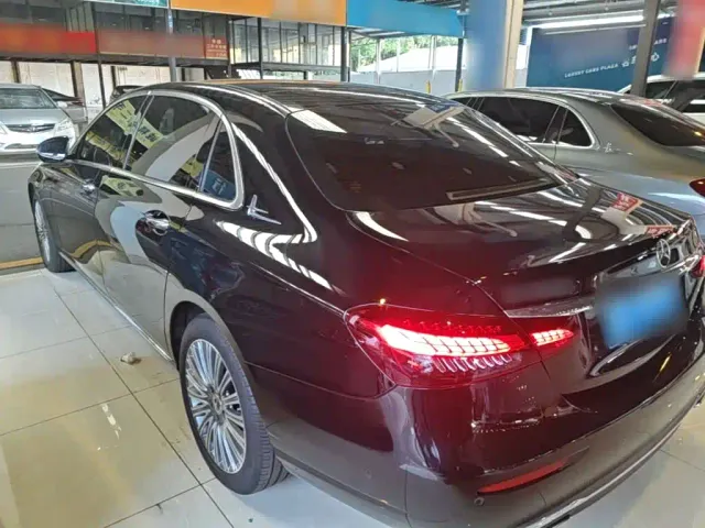 Mercedes-Benz E-Class — Фото автомобиля 4