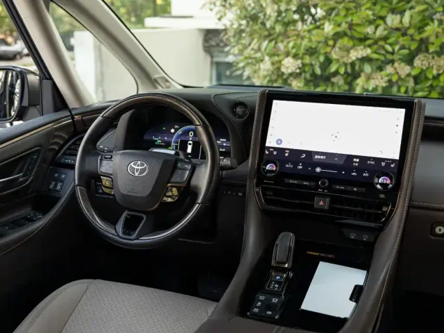 Toyota Alphard — Фото автомобиля 11