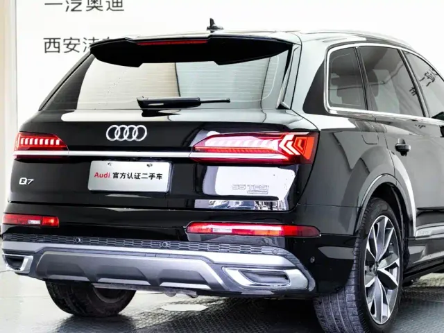 Audi Q7 — Фото автомобиля 24
