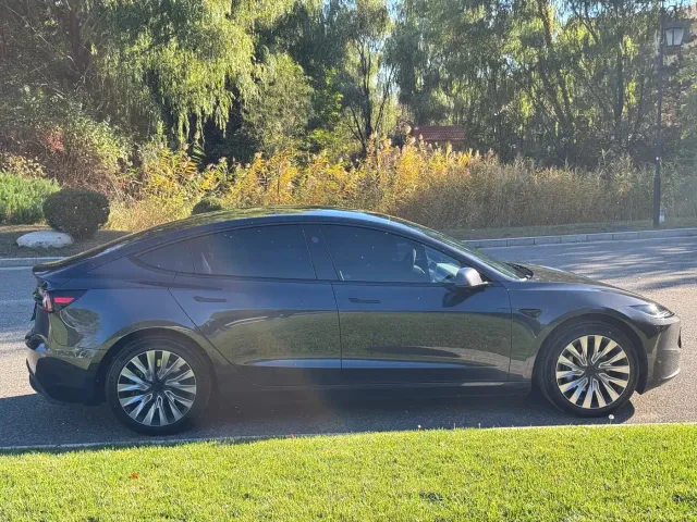 Tesla Model 3 — Фото автомобиля 9