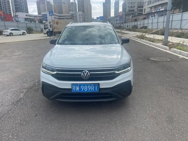 Volkswagen Tiguan L — Фото автомобиля 2