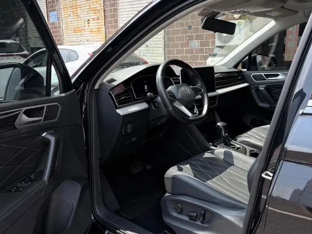 Volkswagen Tiguan L — Фото автомобиля 9