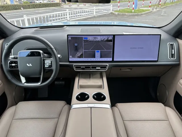 Li Auto L7 — Фото автомобиля 10