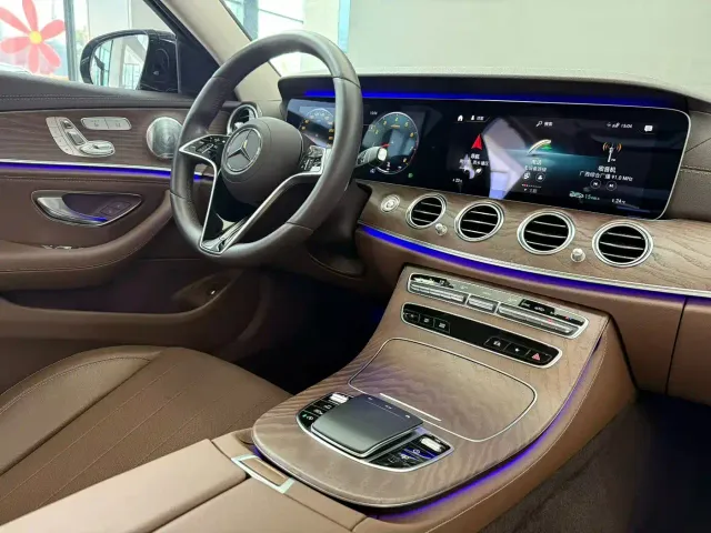 Mercedes-Benz E-Class — Фото автомобиля 5