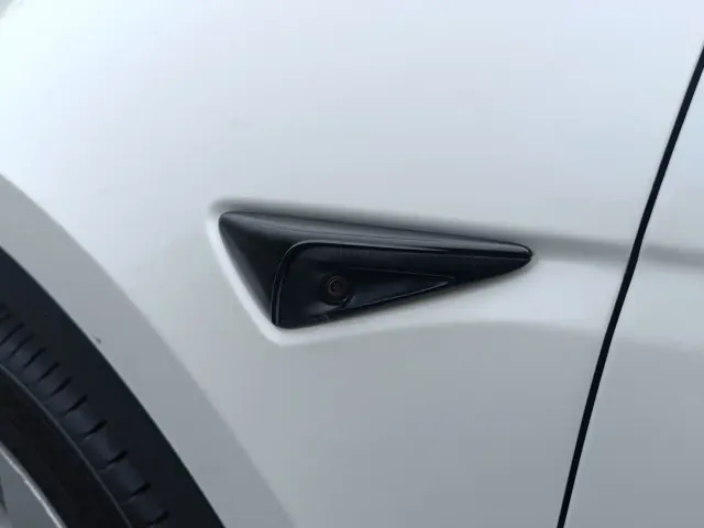 Tesla Model Y — Фото автомобиля 13