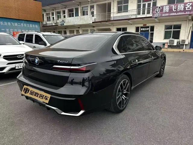 BMW 7 Series — Фото автомобиля 9