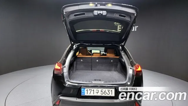Lexus UX — Фото автомобиля 20