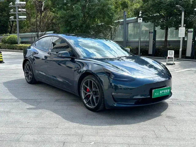 Tesla Model 3 — Фото автомобиля 3