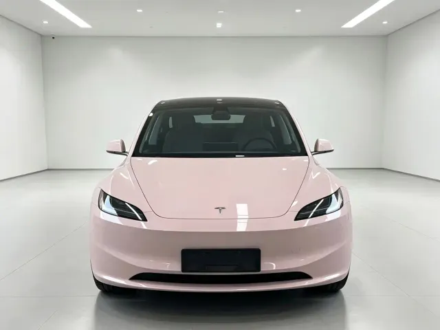 Tesla Model 3 — Фото автомобиля 2