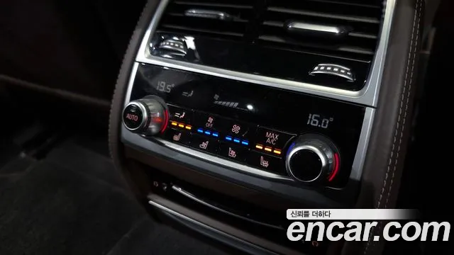 BMW 7-Series — Фото автомобиля 24