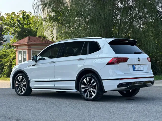 Volkswagen Tiguan L — Фото автомобиля 19