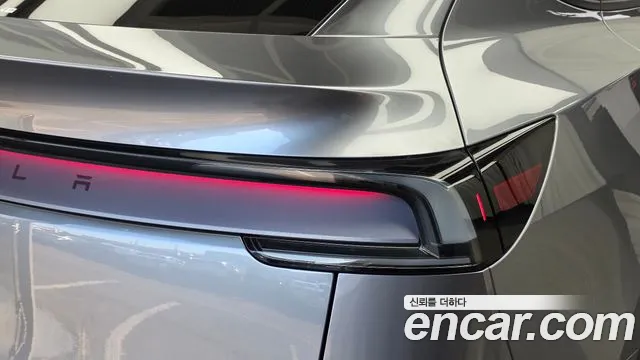 Tesla Model Y — Фото автомобиля 8
