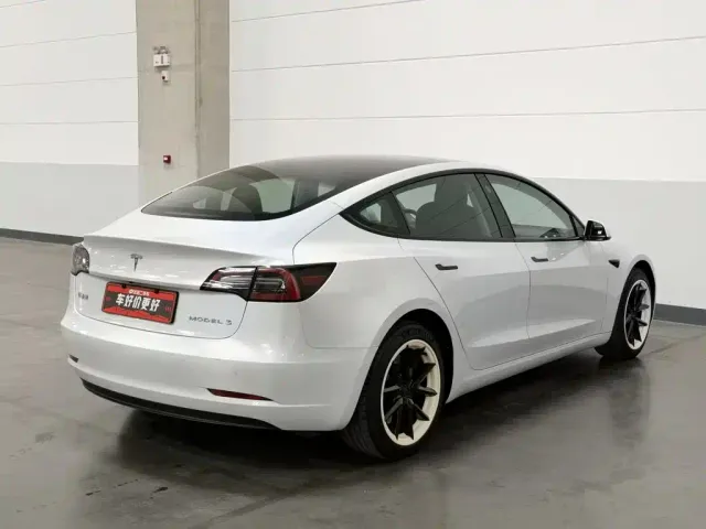 Tesla Model 3 — Фото автомобиля 2