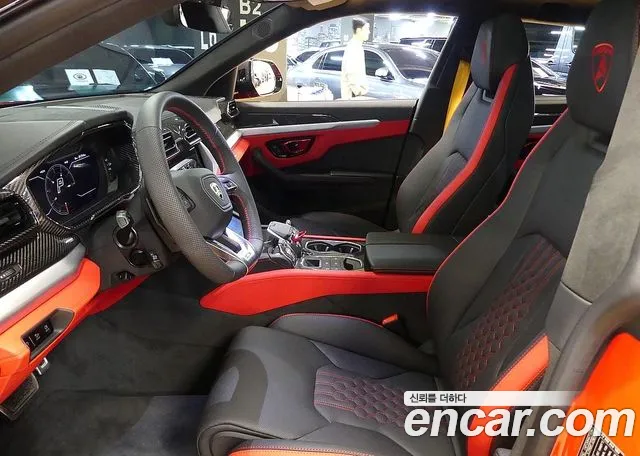 Lamborghini Urus — Фото автомобиля 9