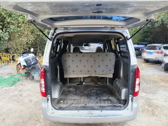 Wuling Hongguang V — Фото автомобиля 5