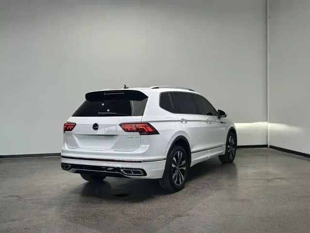 Volkswagen Tiguan L — Фото автомобиля 5