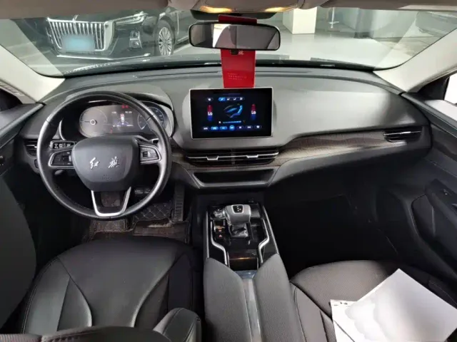Hongqi E-QM5 — Фото автомобиля 12