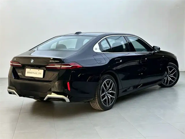 BMW i5 — Фото автомобиля 4