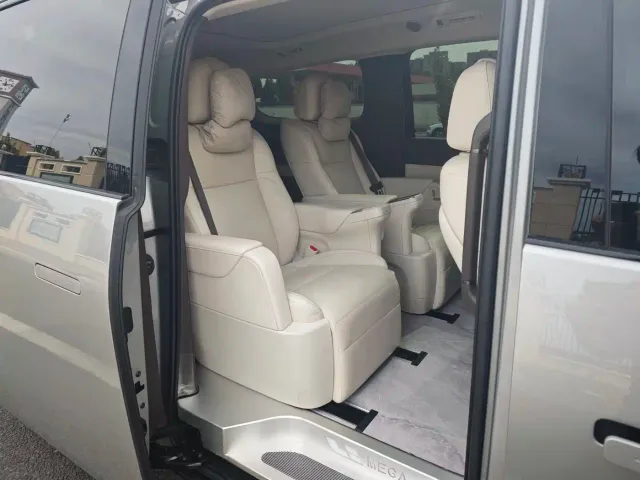 Li Auto MEGA — Фото автомобиля 9