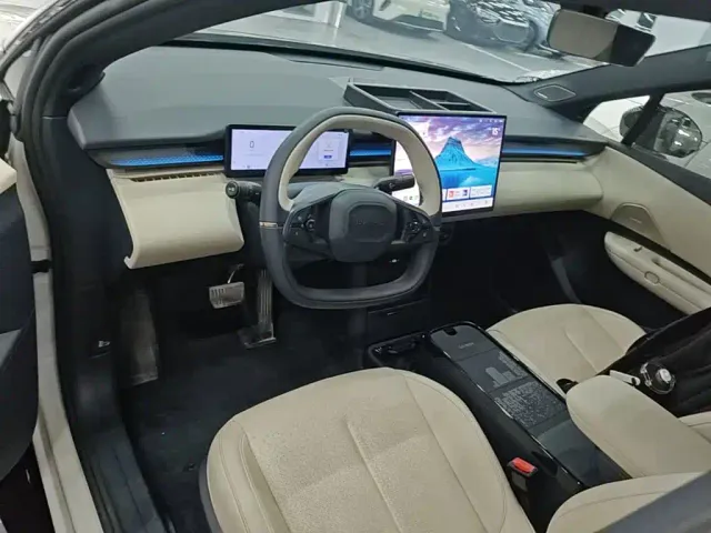 Lynk & Co Z20 — Фото автомобиля 9
