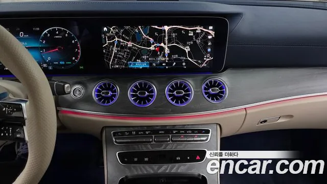 Mercedes-Benz E-Class — Фото автомобиля 10