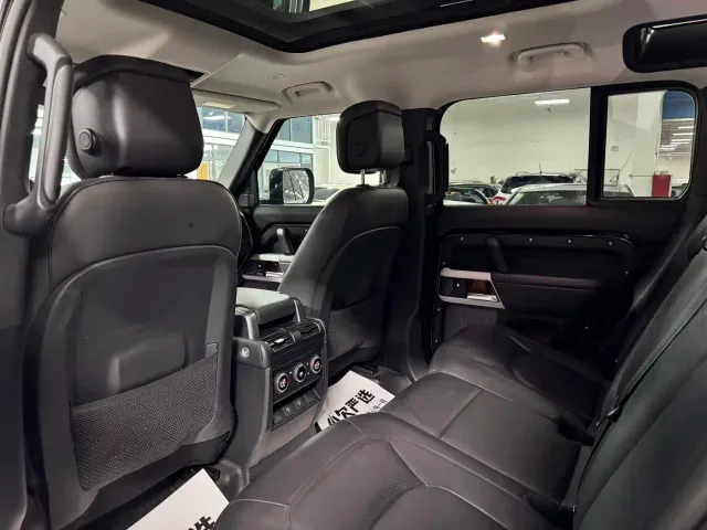 Land Rover Defender — Фото автомобиля 12