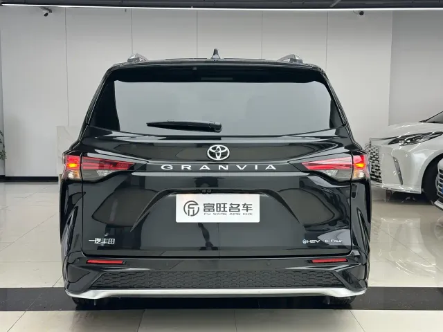 Toyota Granvia — Фото автомобиля 19