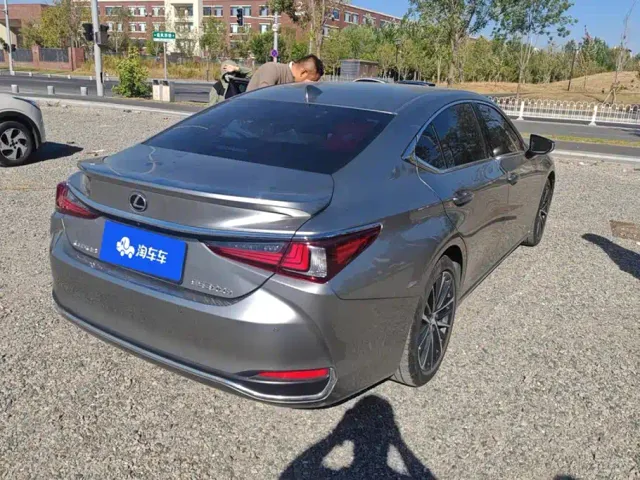 Lexus ES — Фото автомобиля 3