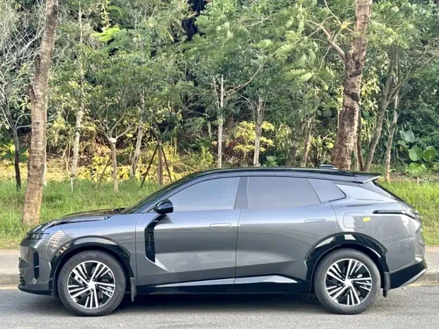Lynk & Co 08 EM-P — Фото автомобиля 3