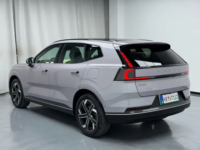 Volvo XC70 Plug-in Hybrid — Фото автомобиля 2