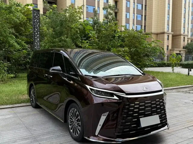 Lexus LM — Фото автомобиля 4