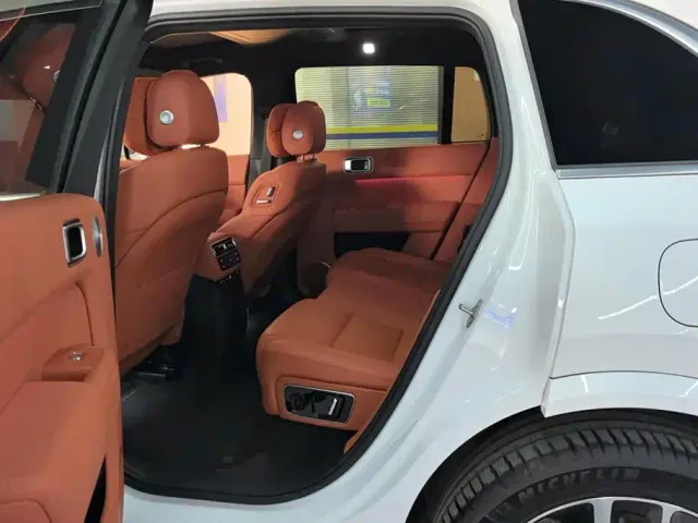 Li Auto L7 — Фото автомобиля 11